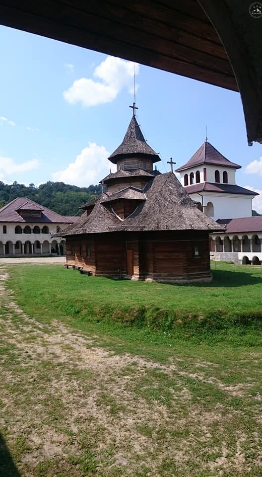 Popas spiritual la Mănăstirea Slatina Nera