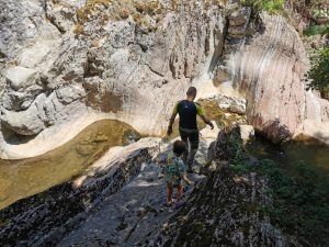 2: Explorăm valea Siriniei – satul cehesc Bigăr din Berzasca, cea mai nouă stațiune turistică de pe Clisura Dunării cărășene